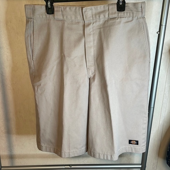 Dickies Genuine Gray Loose Fit Work Shorts Size 36 Excellent Condition - Picture 1 of 5